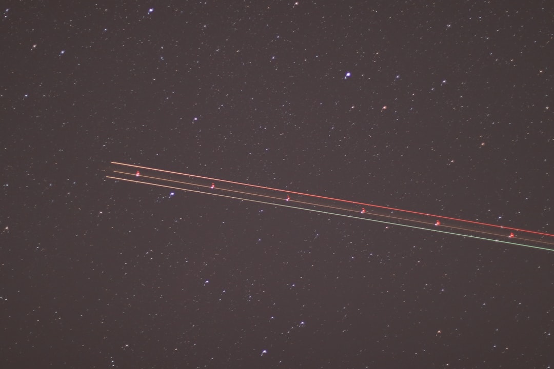 Linhas de Nazca vistas de cima mostrando figuras geometricas