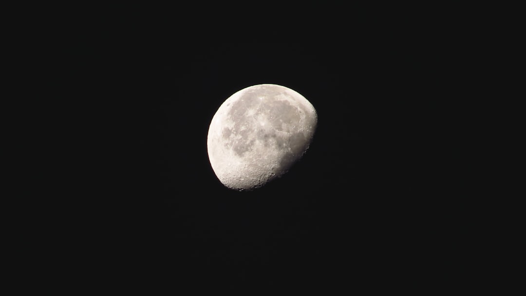 Calendário das fases da lua mostrando os melhores períodos para observação