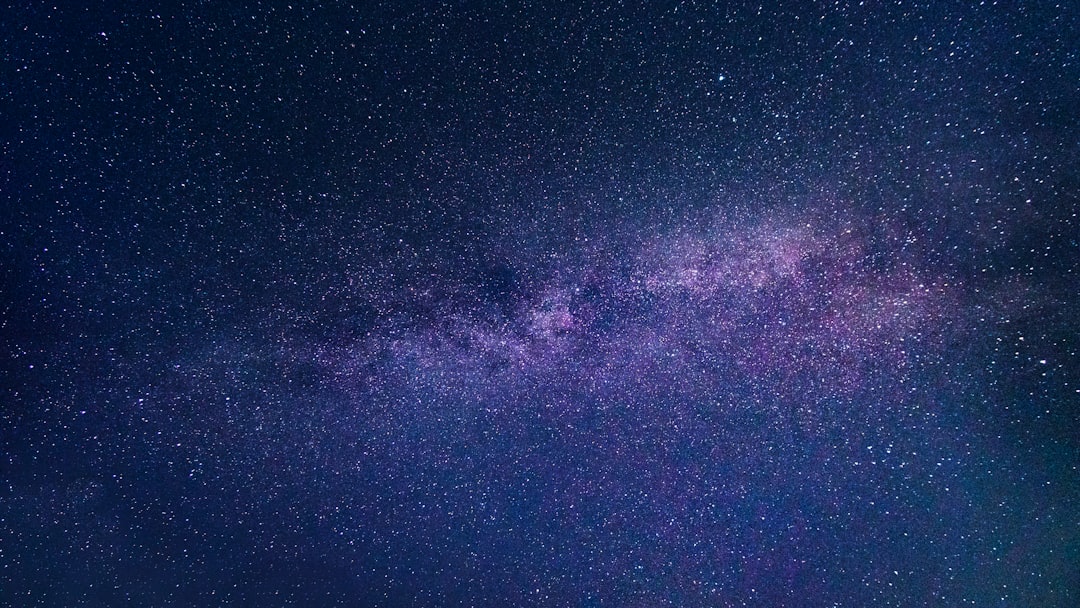 Como a Atmosfera da Terra Atrapalha (e Ajuda) a Observação Astronômica