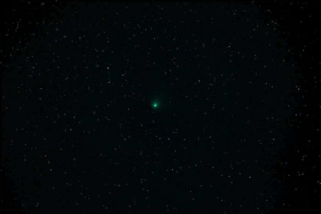 Como Detectar e Fotografar Cometas: Guia Completo do Caçador de Cometas