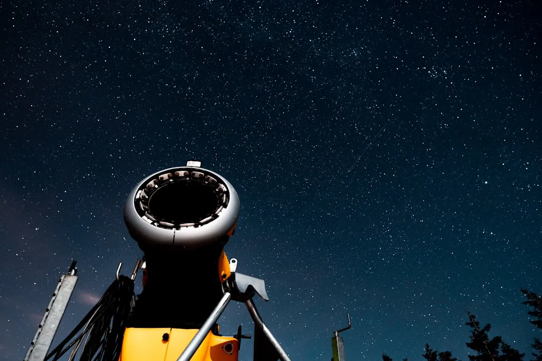 Como Escolher Binóculos para Astronomia: Guia Completo do Observador Brasileiro