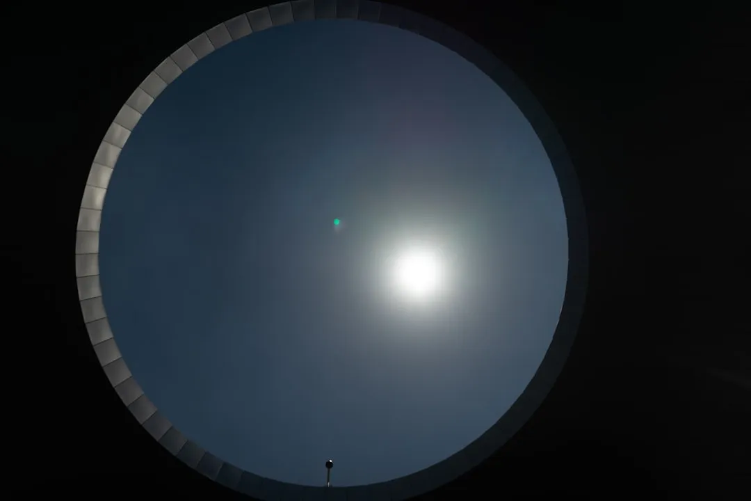 Filtro solar instalado em telescopio para observacao segura