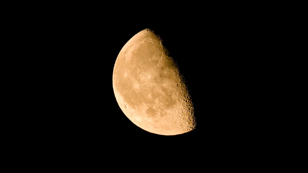 Recursos sociais de aplicativo de astronomia conectando observadores