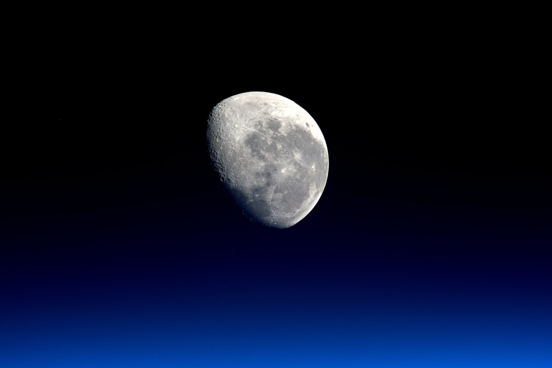 Sombra da Terra sobre a Lua durante eclipse lunar parcial