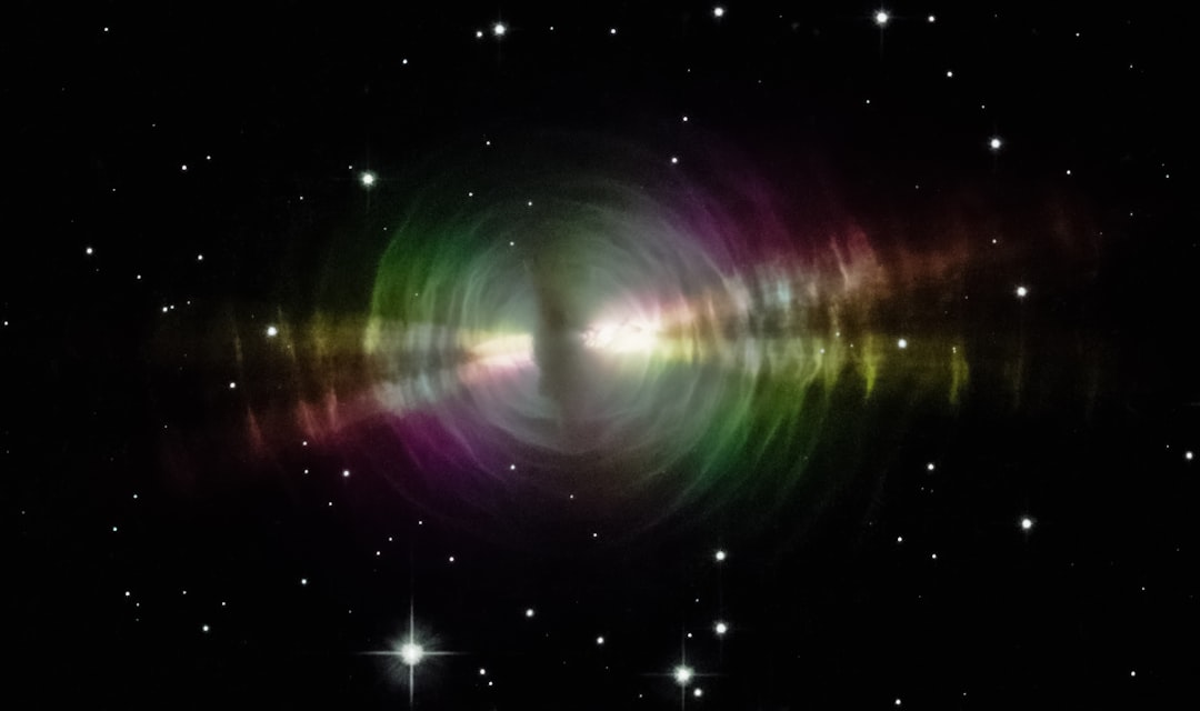 Mapa da radiação cósmica de fundo mostrando flutuações que revelam a composição do universo