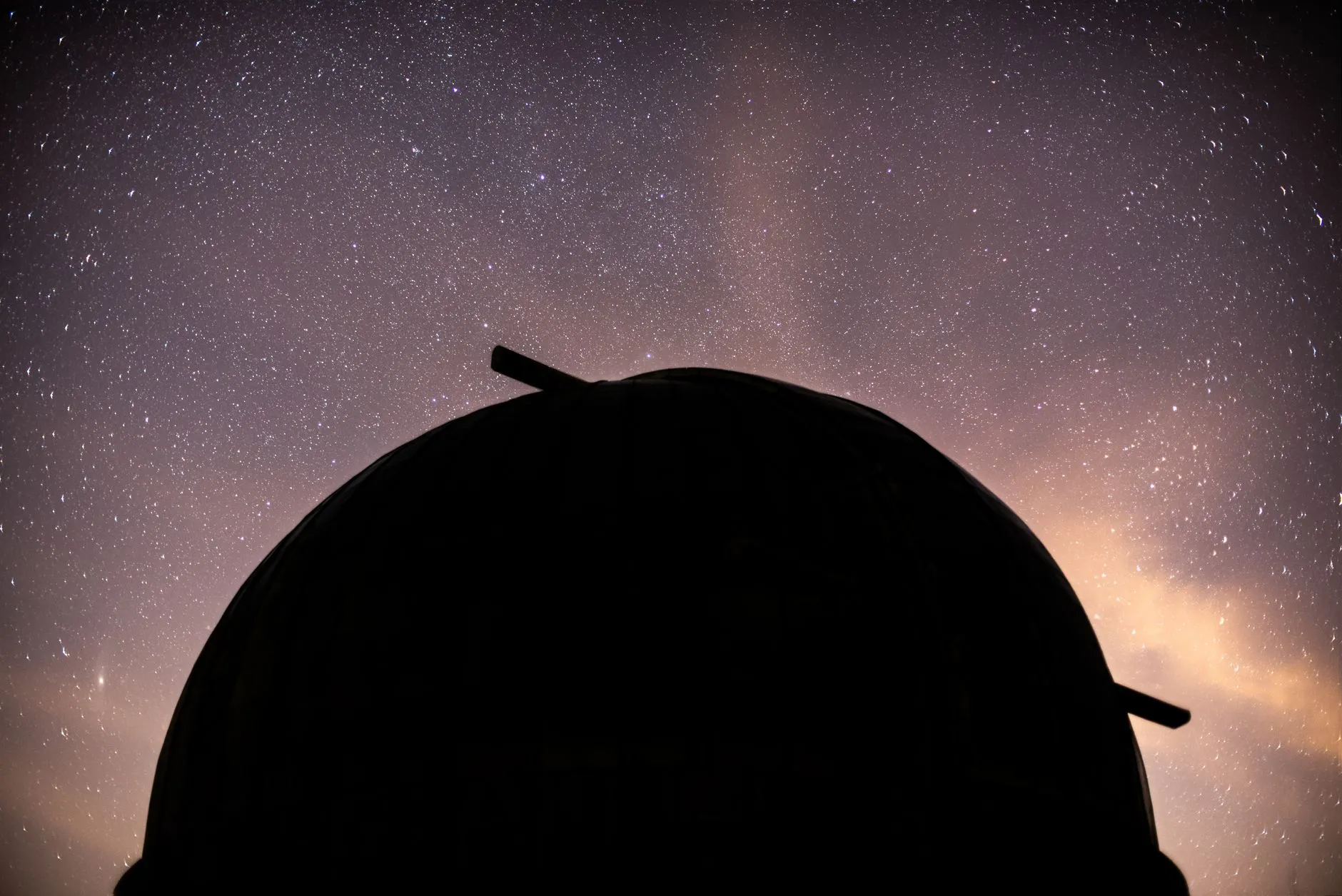 Exoplanetas: Como os Astrônomos Encontram Mundos a Anos-Luz de Distância