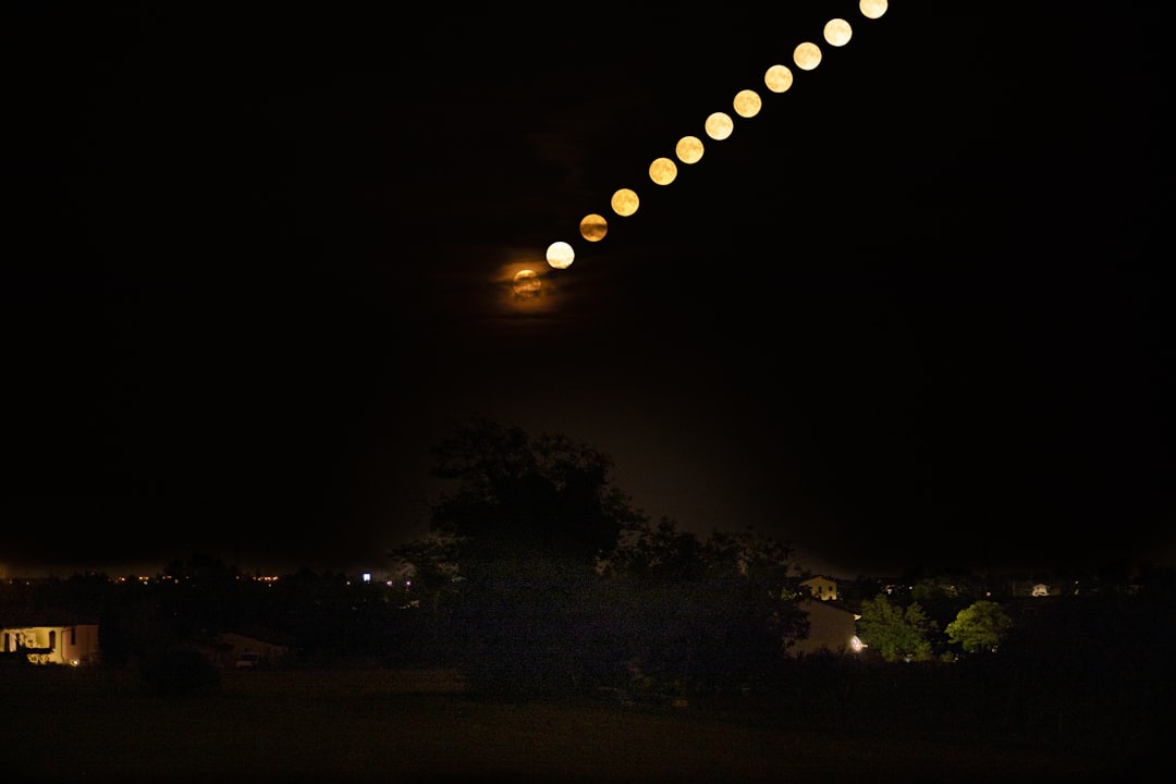 As Fases da Lua: Entendendo o Ciclo Lunar e Como Observar Cada Etapa