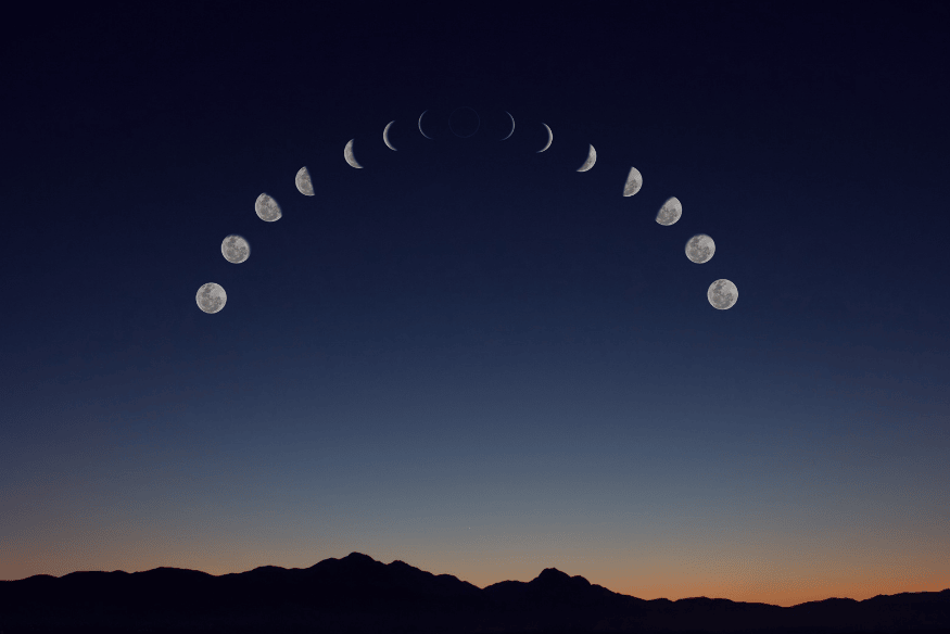 Arco com várias fases da Lua acima do horizonte ao entardecer, mostrando a posição da Lua em diferentes dias.