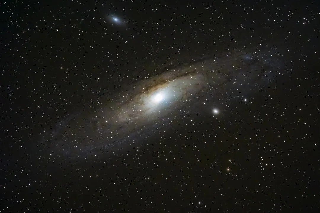 Galáxia de Andrômeda fotografada com telescópio amador