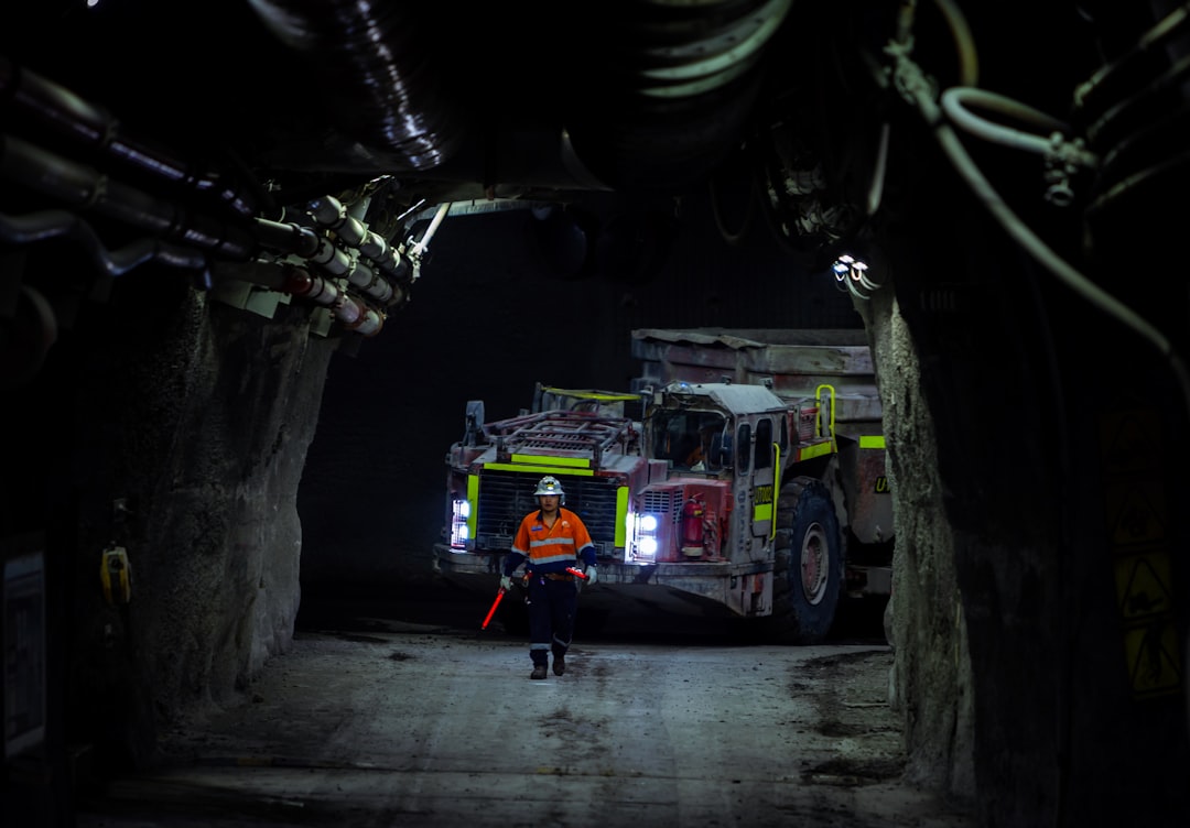 Detector de partículas subterrâneo usado na busca por matéria escura
