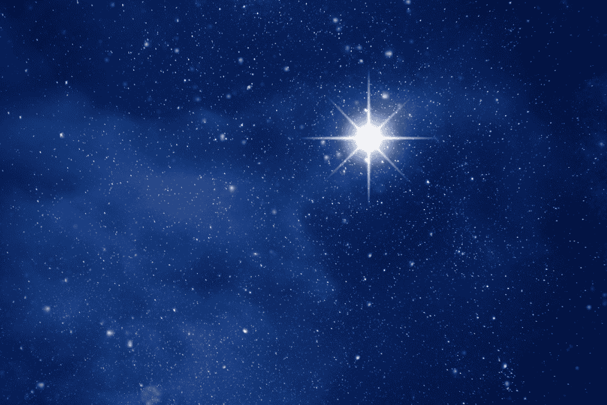 Estrela Polaris brilhando no céu noturno, referência astronômica usada na navegação antiga para orientação no hemisfério norte.