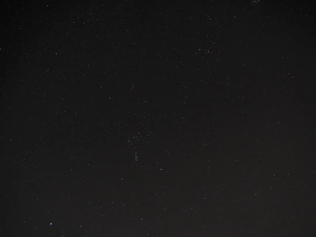 Formação de estrelas no interior de uma nebulosa