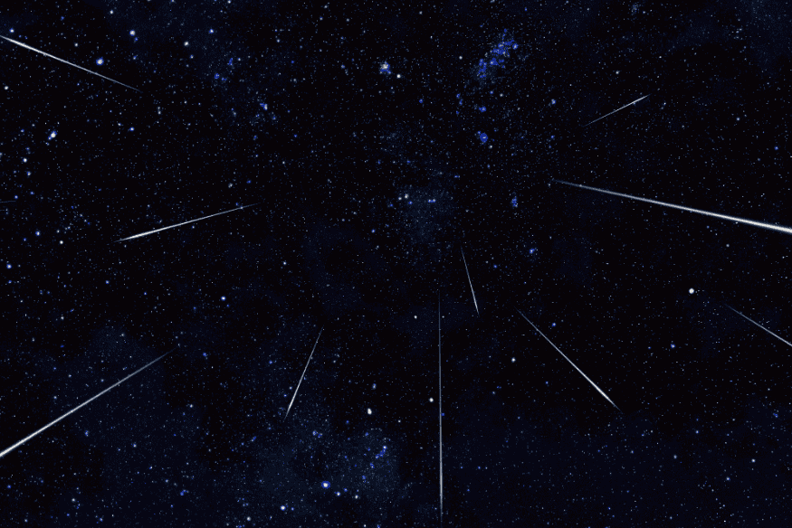 Vários meteoros cruzando o céu estrelado, imagem representativa de pico de chuva de meteoros.