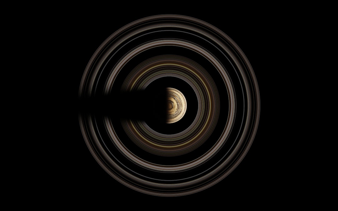 Vista de Saturno e seus aneis atraves de um telescopio amador