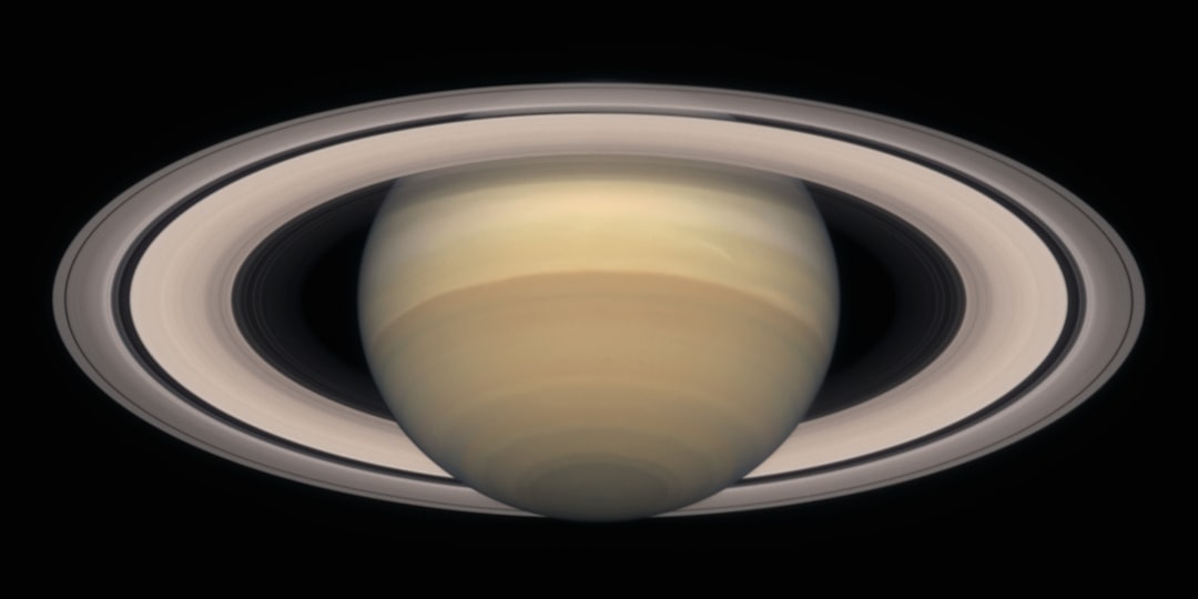 Diferentes angulos dos aneis de Saturno vistos ao longo dos anos