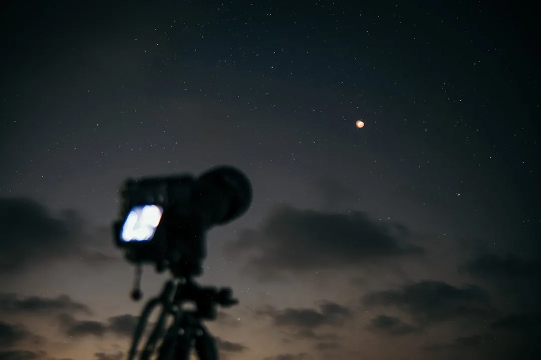 Setup de astrofotografia planetaria com telescopio e camera