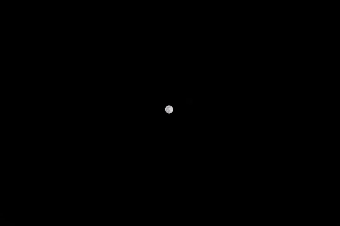 Saturno em oposicao visto atraves de telescopio amador