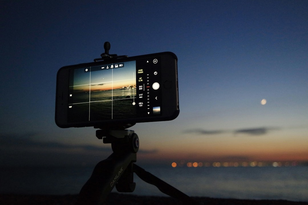 Equipamento de fotografia lunar montado com telescopio e camera