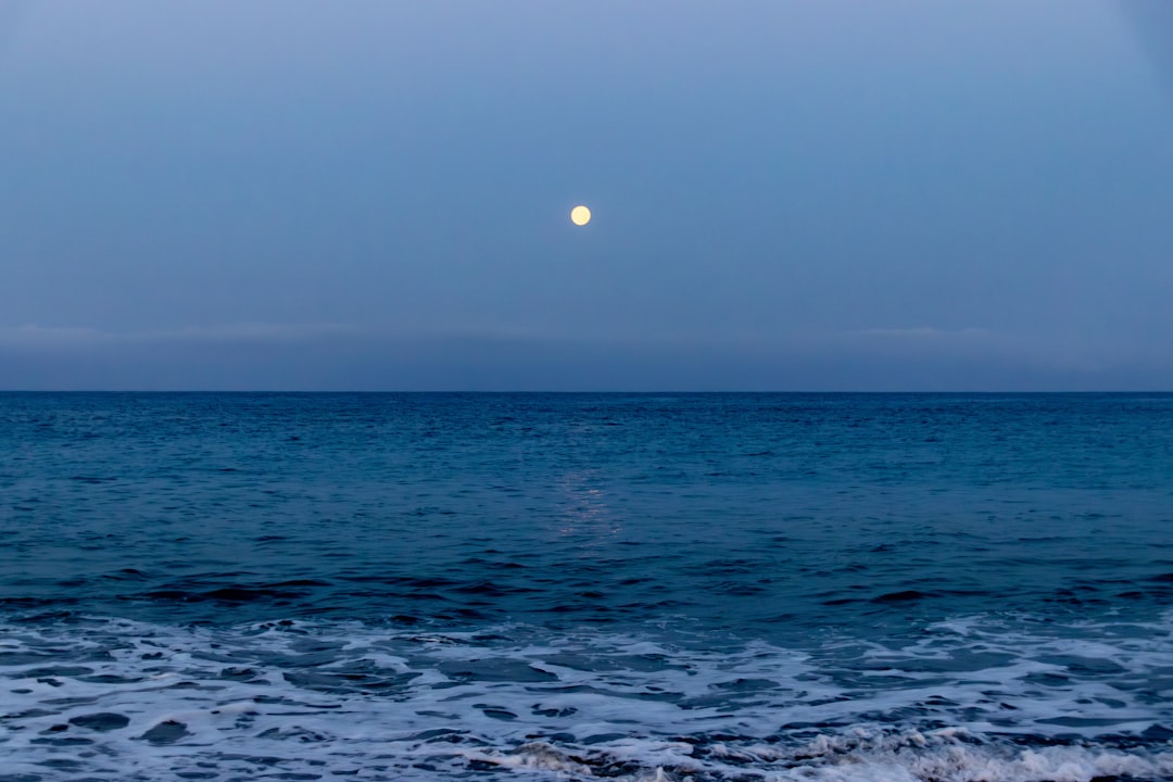 Efeito das mares durante superlua na costa brasileira