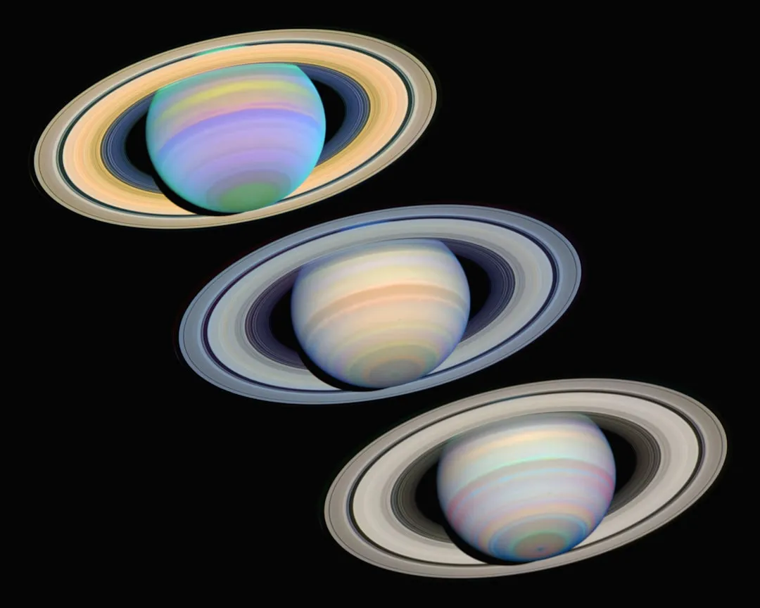 Visão de Saturno através de diferentes tipos de telescópios