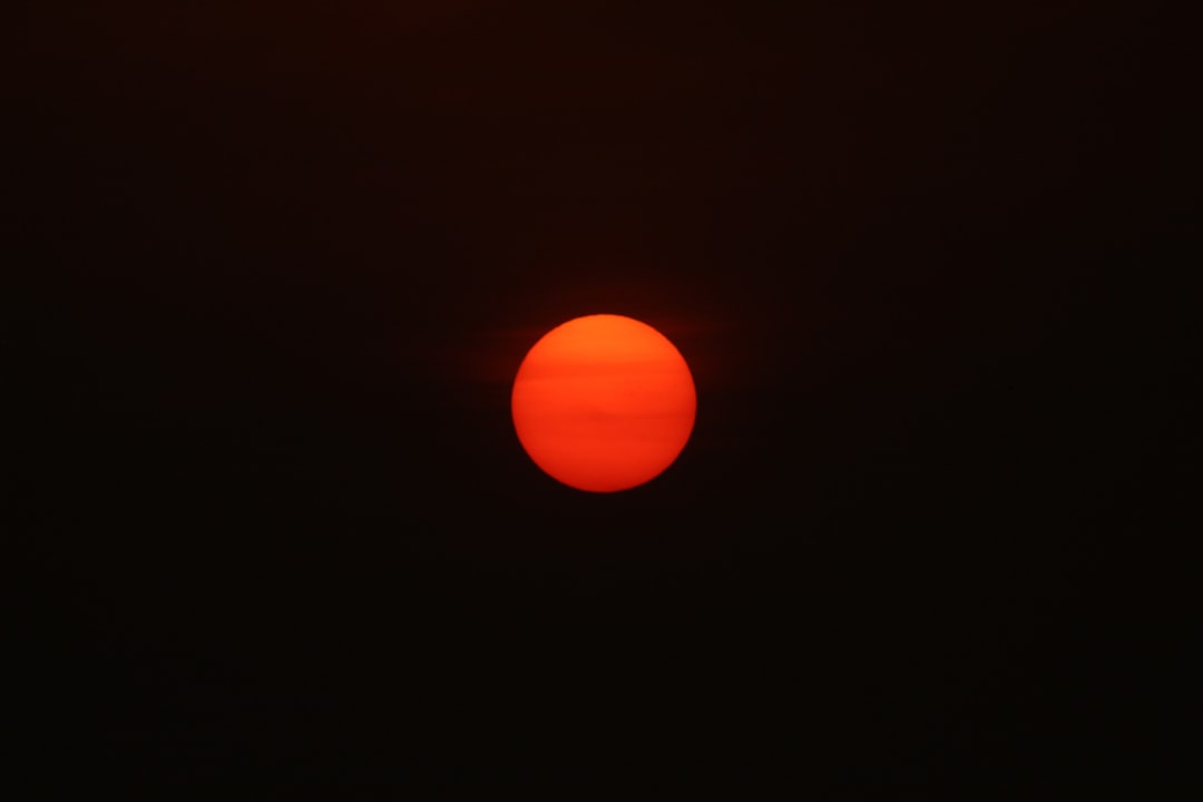 Trânsitos Planetários: Quando os Planetas Passam pela Face do Sol