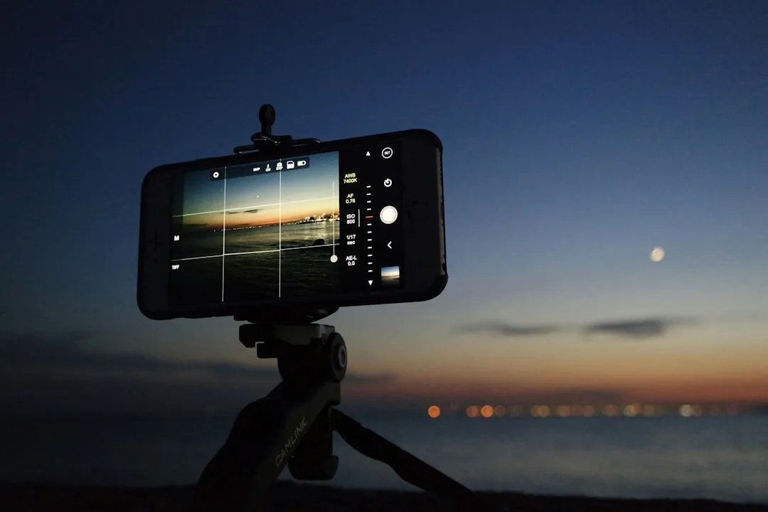 Tela de câmera mostrando configurações para fotografia noturna