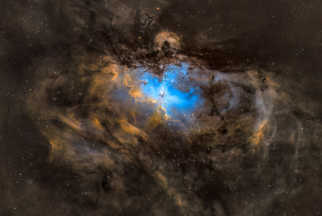 Saturno: A Vida das Estrelas — Do Nascimento à Morte em Explosões Épicas